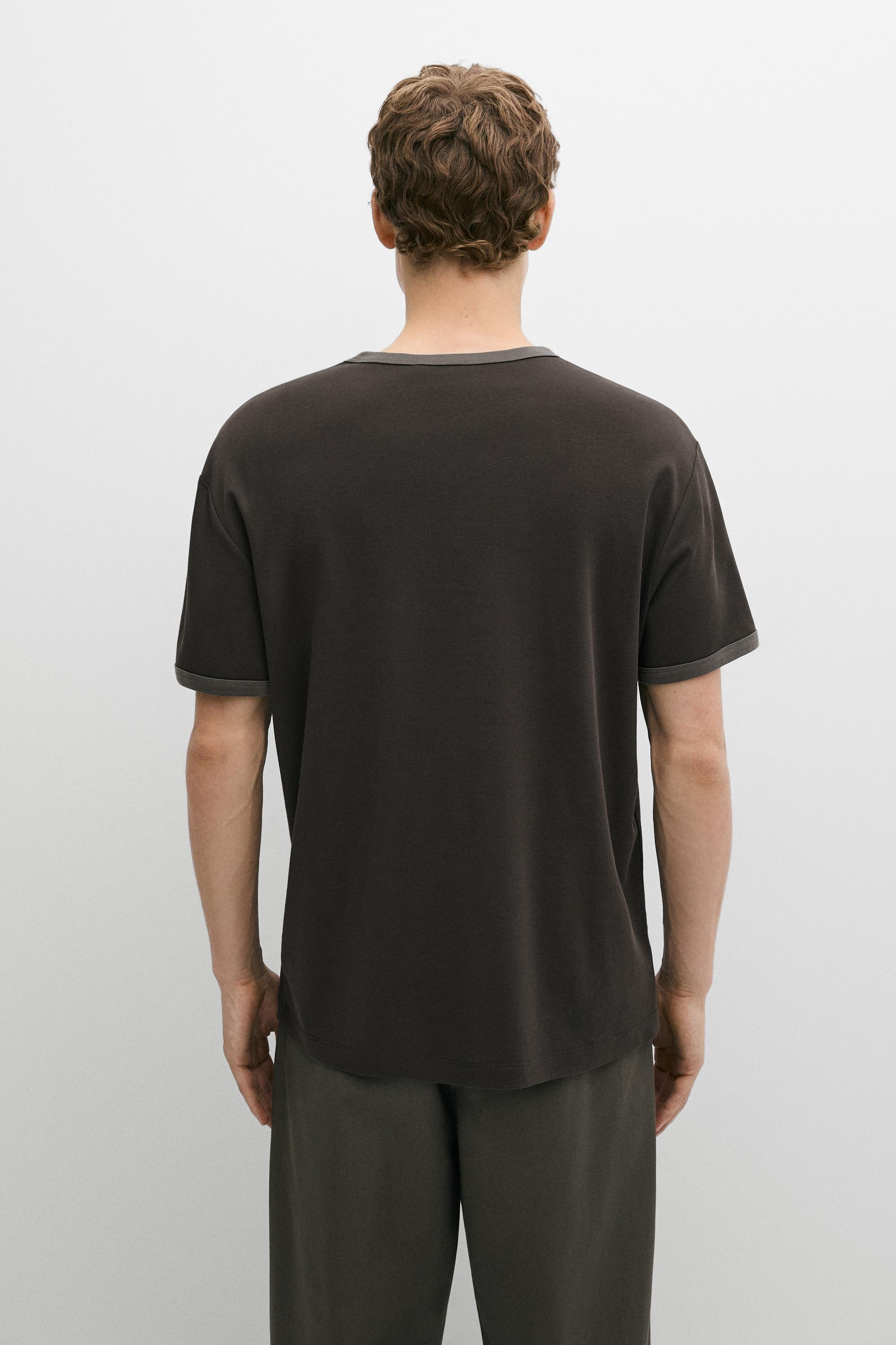 100% cotton contrast neck T-shirt